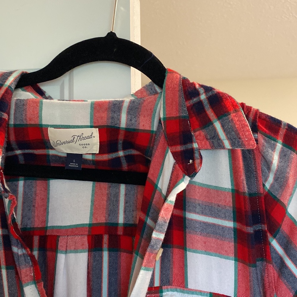 Universal Thread Plaid - Picture 2 of 3